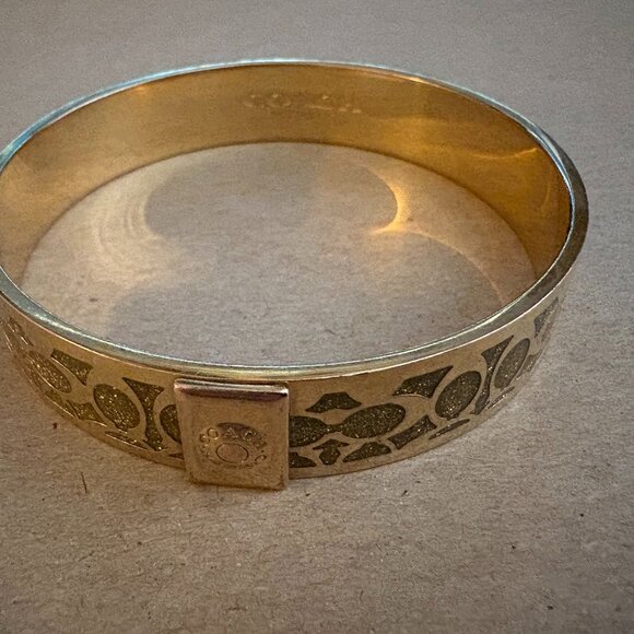NWT Coach signature bangle in gold tone metal with gold enamel - Picture 1 of 9